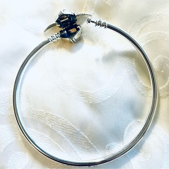 ✨ NWT Harry Potter Golden Snitch Bangle Bracelet - Picture 9 of 12